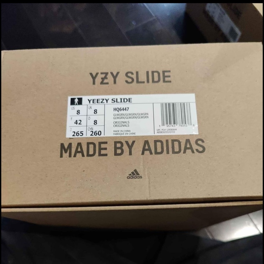 Yeezy 380 - Picture 2 of 5